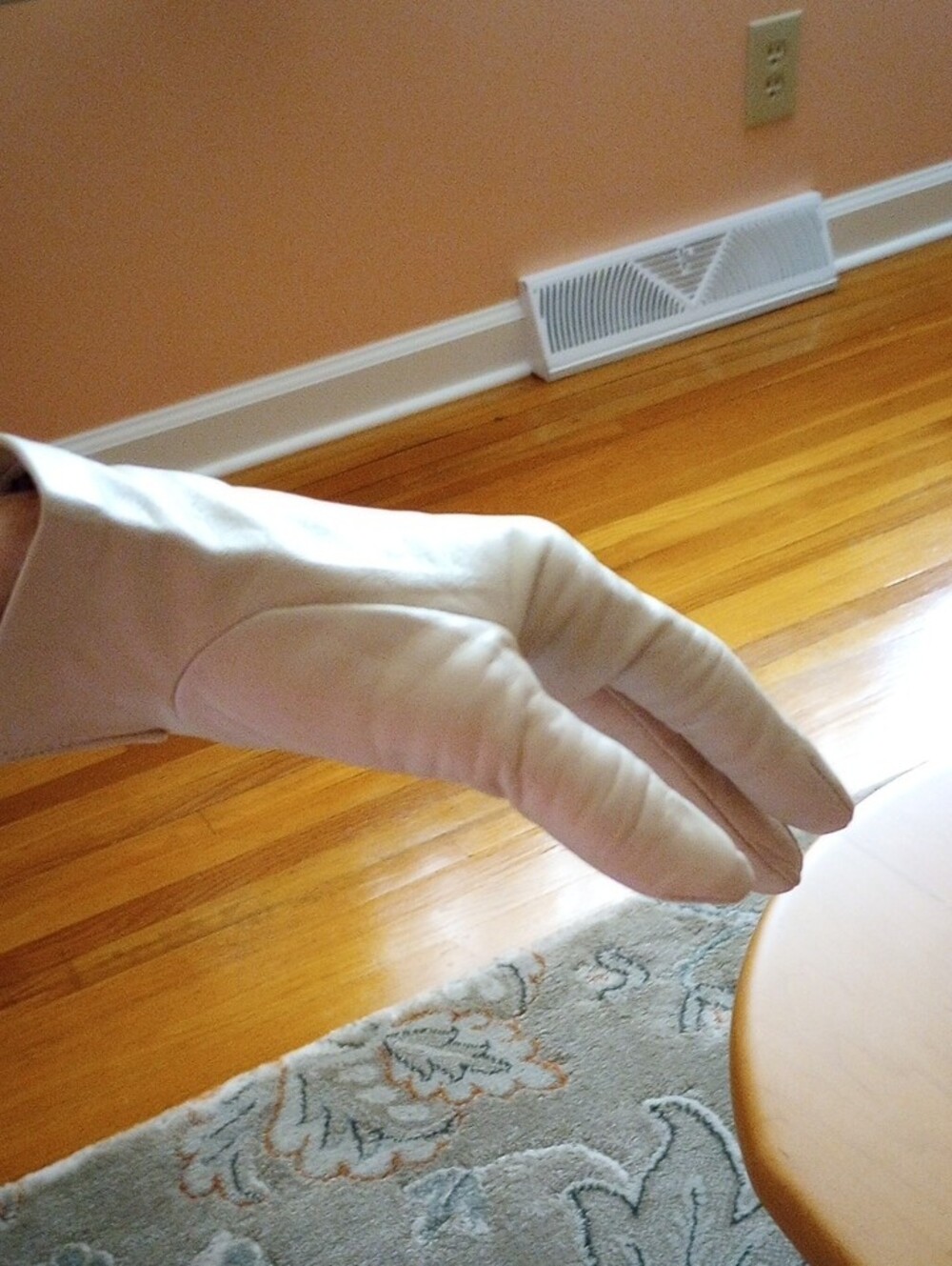 Classic Cream Leather Women's Gloves 7M - Picture 6 of 13